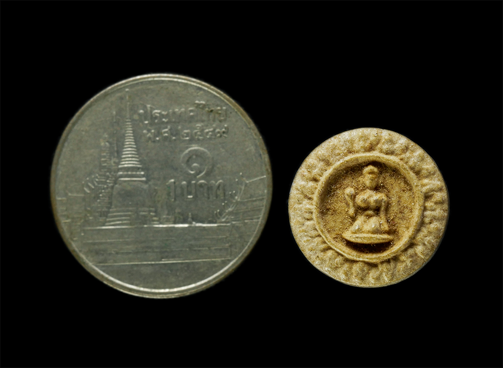 20Jan25 (97)p.jpg - แม่นางกวัก หลวงพ่อประเสริฐ (พระครูถาวรศุภกิจ)วัดหนองเกตุ อ.บ่อทอง จ.ชลบุรี ปี2524 เนื้อผงพุทธคุณ ผงว่าน พระเก่าสวย มวลสารดี น่าเก็บสะสมบูชา#3  | https://kamulet.in.th